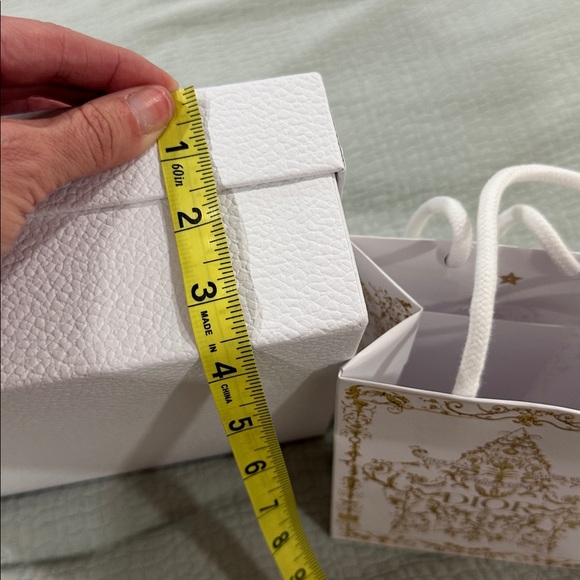 Dior White and Gold Gift Box with Decorative Bag with Star Ornament - Picture 7 of 9